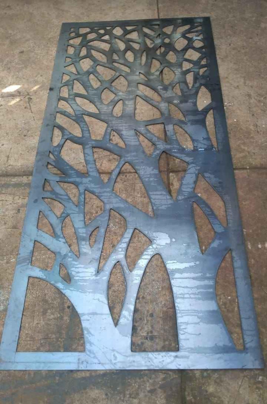 Celosía con diseño de árbol